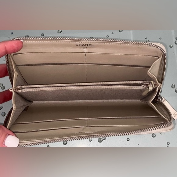 Chanel White / Light Gray Caviar Leather Zipper Wallet - Picture 3 of 9